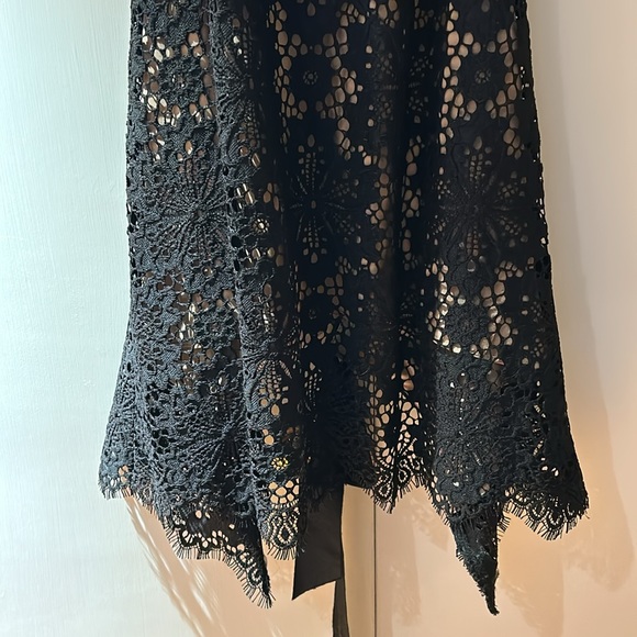 Black lace open back halter with ribbon ties - Picture 3 of 4